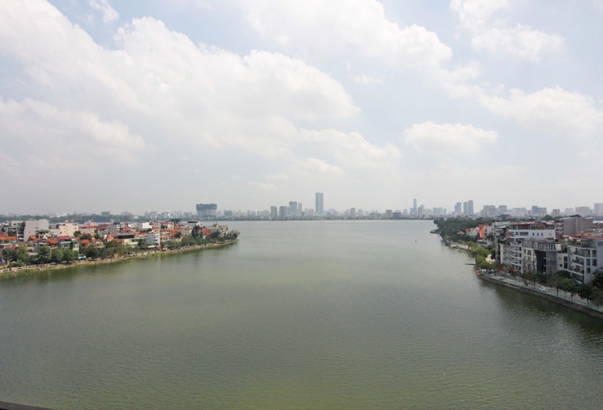 High-end apartment with lakeview in Tay Ho, Ha Noi for rent