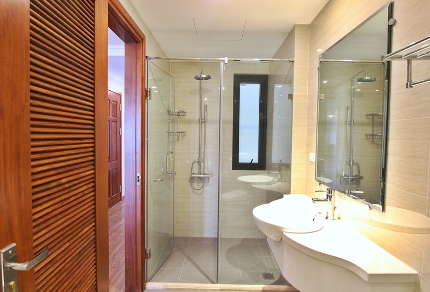 High-end apartment with lakeview in Tay Ho, Ha Noi for rent