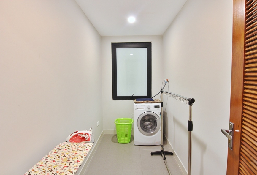 High-end apartment with lakeview in Tay Ho, Ha Noi for rent