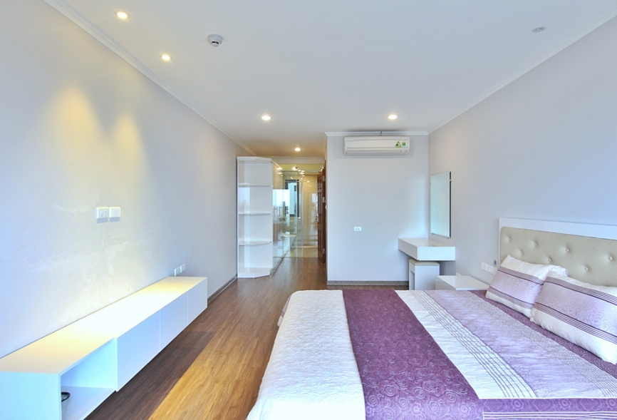 High-end apartment with lakeview in Tay Ho, Ha Noi for rent