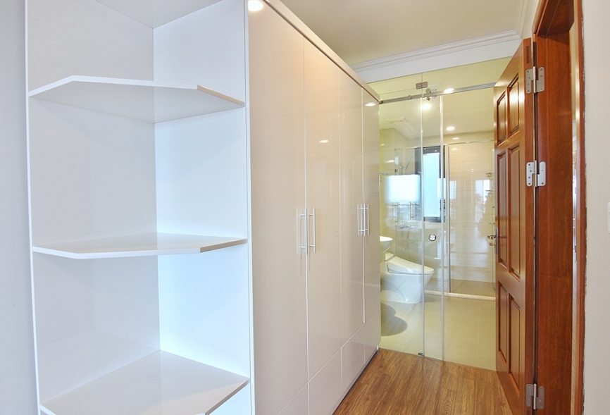High-end apartment with lakeview in Tay Ho, Ha Noi for rent