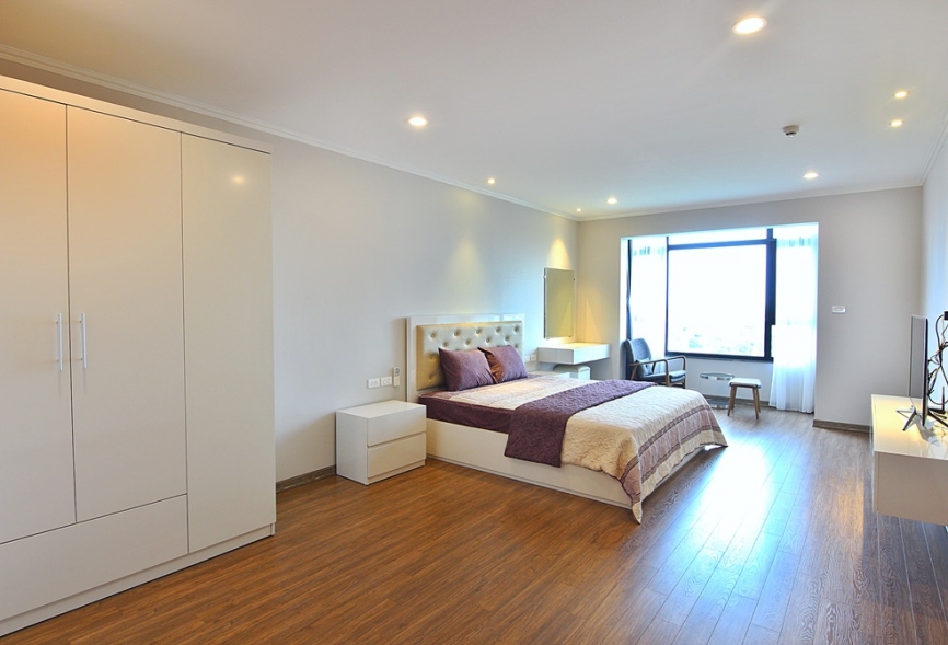 High-end apartment with lakeview in Tay Ho, Ha Noi for rent