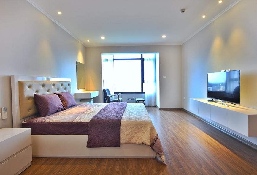 High-end apartment with lakeview in Tay Ho, Ha Noi for rent