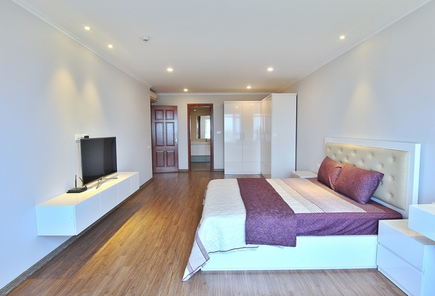 High-end apartment with lakeview in Tay Ho, Ha Noi for rent