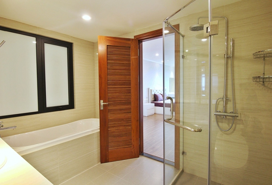 High-end apartment with lakeview in Tay Ho, Ha Noi for rent