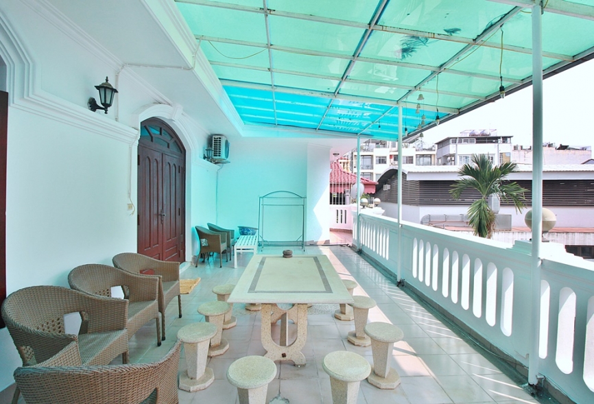 High ceiling French villa for rent in Tay Ho, Ha Noi