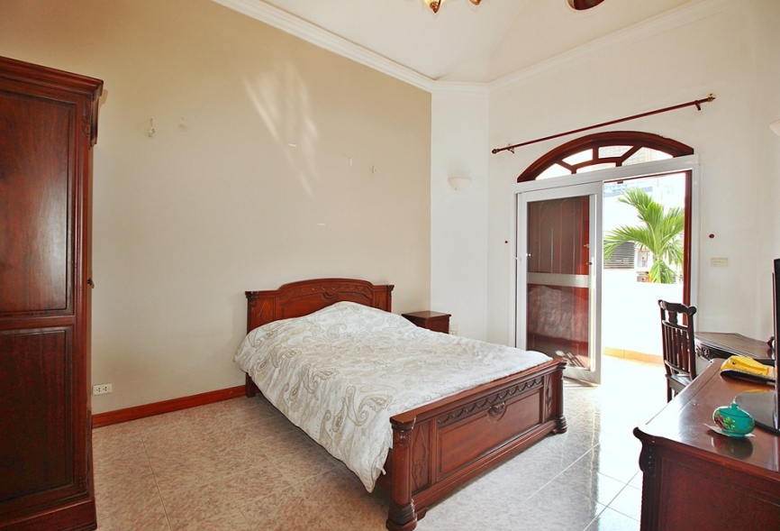 High ceiling French villa for rent in Tay Ho, Ha Noi