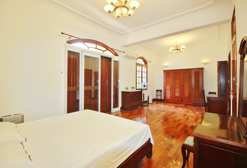 High ceiling French villa for rent in Tay Ho, Ha Noi