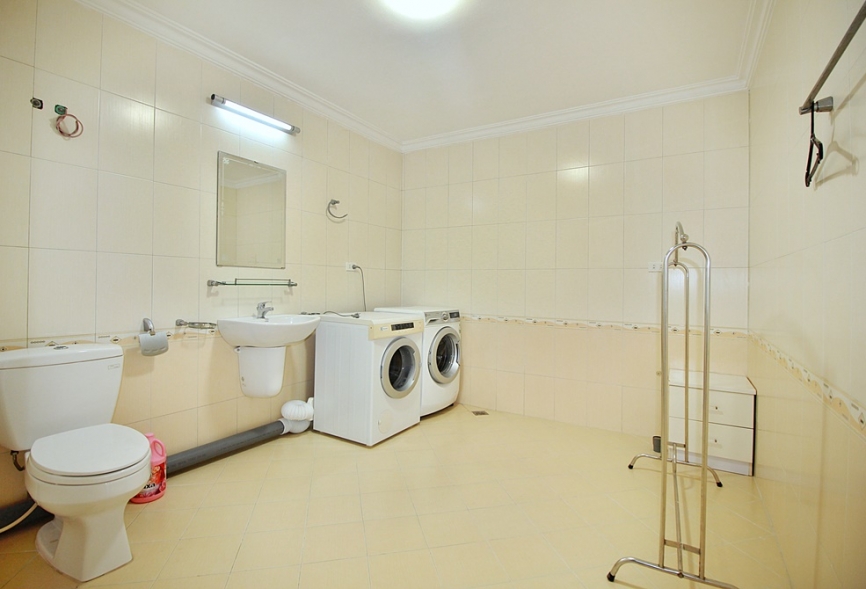 A spacious 5 bedroom house for rent in Tay ho, Hanoi