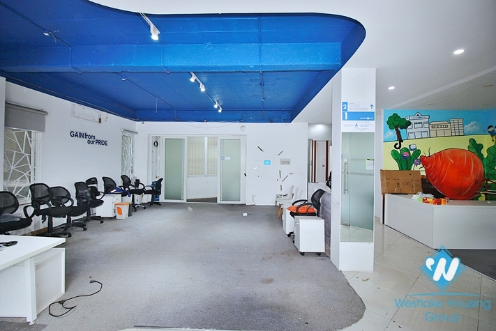 An office or coffee house with big yard for rent in Tay Ho, Ha Noi