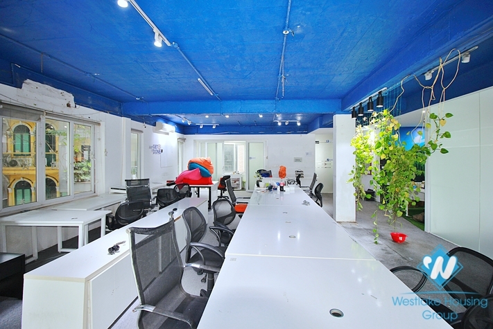 An office or coffee house with big yard for rent in Tay Ho, Ha Noi