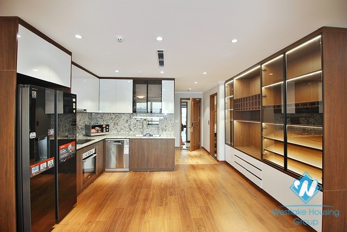 High floor and brand new 4 bedrooms apartment for rent in Tay Ho, Ha Noi