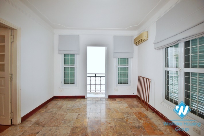 Outdoor-pool five bedrooms house for rent in Dang Thai Mai st, Tay Ho, Ha Noi