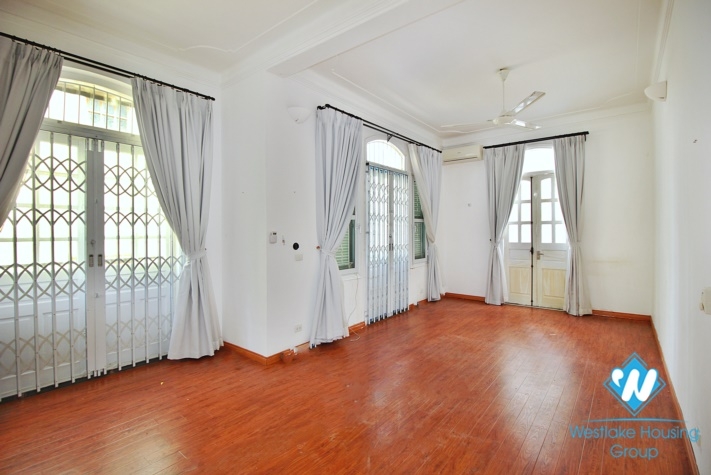 Outdoor-pool five bedrooms house for rent in Dang Thai Mai st, Tay Ho, Ha Noi