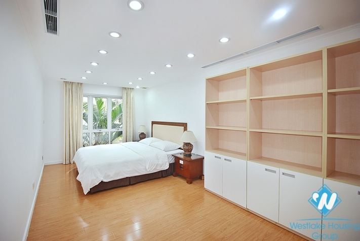 Serviced 4 bedrooms house for rent in Tay Ho ward, Ha Noi