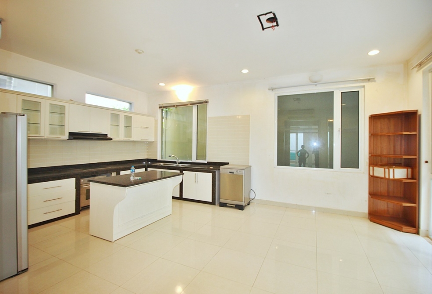 A nice 4 bedroom house for rent with big yard in Tay Ho, Ha Noi