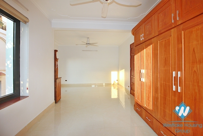 Unfurnished and new 4 bedrooms house for rent in Tay Ho, Ha Noi