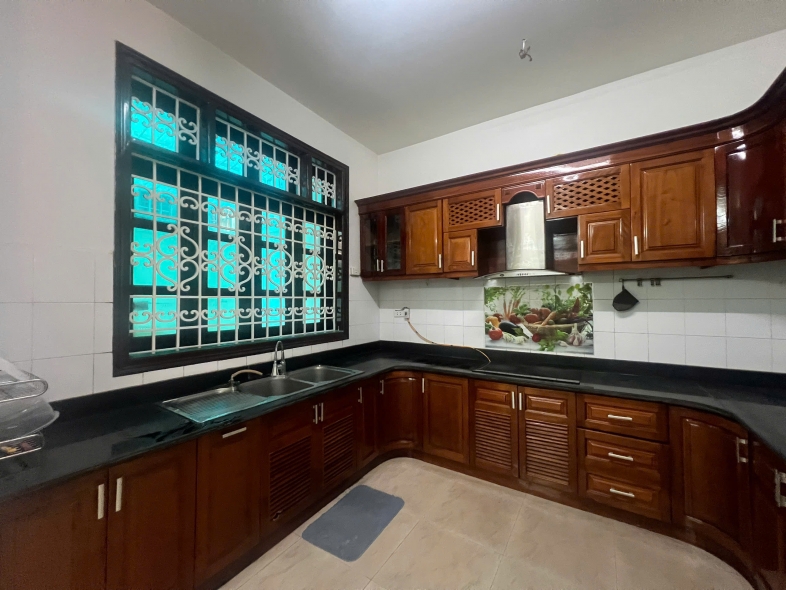 A spacious villa for rent in D block in Ciputra, Tay Ho