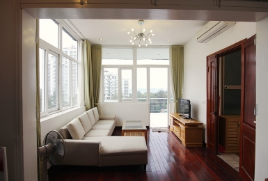 High floor, 02 bedrooms apartment for rent in Dang Thai Mai Tay Ho, Ha Noi