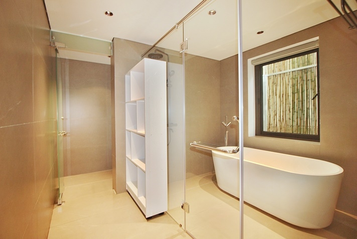 A big villa with garden and swimming pool for rent in Tay ho, Hanoi