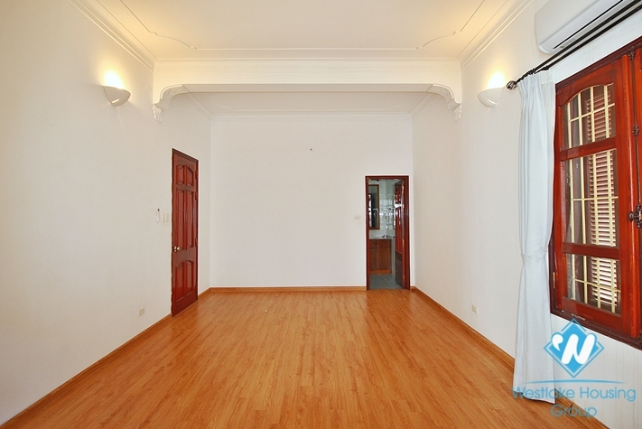 Unfurnished 4 bedrooms house with huge yard for rent in Tay Ho, Ha Noi