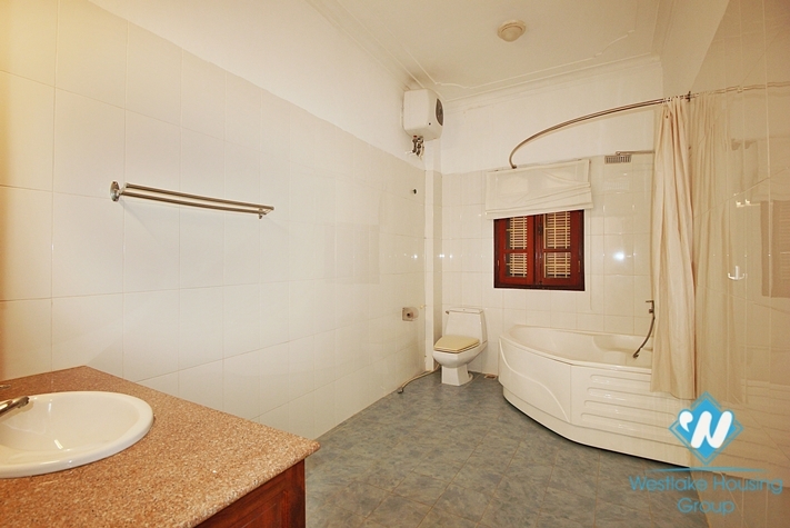 Unfurnished 4 bedrooms house with huge yard for rent in Tay Ho, Ha Noi
