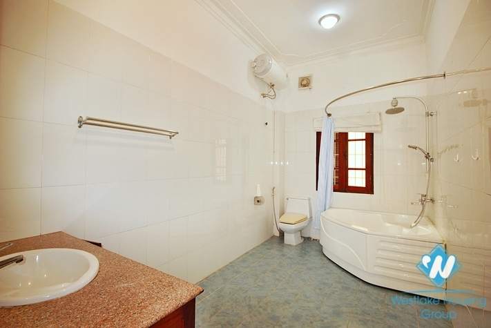 Unfurnished 4 bedrooms house with huge yard for rent in Tay Ho, Ha Noi