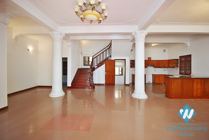 Unfurnished 4 bedrooms house with huge yard for rent in Tay Ho, Ha Noi
