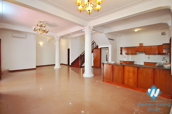 Unfurnished 4 bedrooms house with huge yard for rent in Tay Ho, Ha Noi