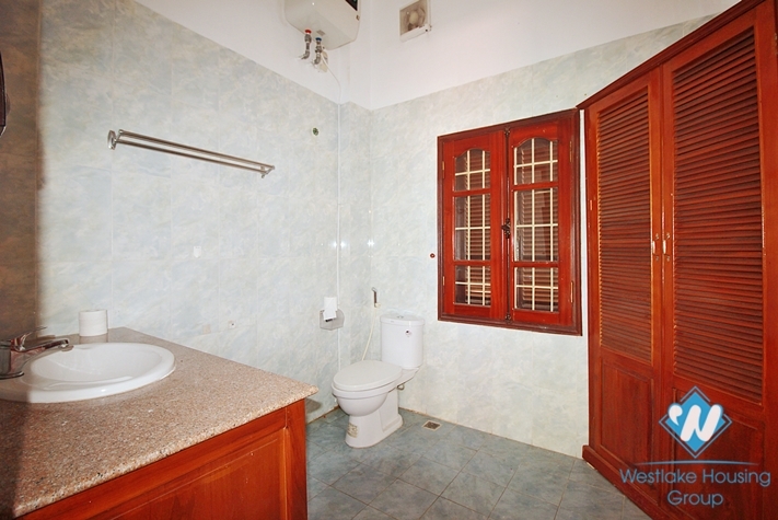 Unfurnished 4 bedrooms house with huge yard for rent in Tay Ho, Ha Noi