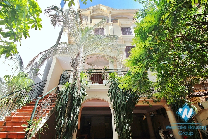 Unfurnished 4 bedrooms house with huge yard for rent in Tay Ho, Ha Noi