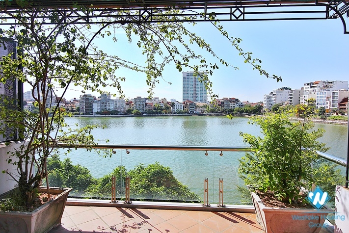 Lake view-House for rent in Tay Ho area