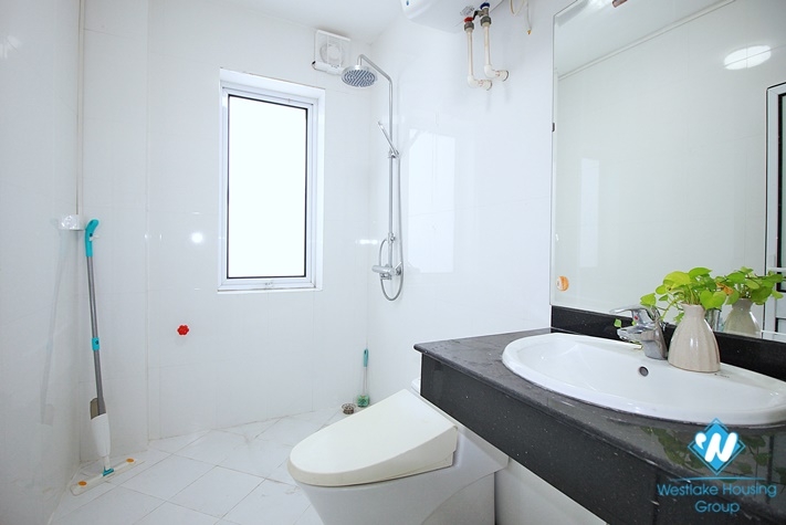 Lake view-House for rent in Tay Ho area
