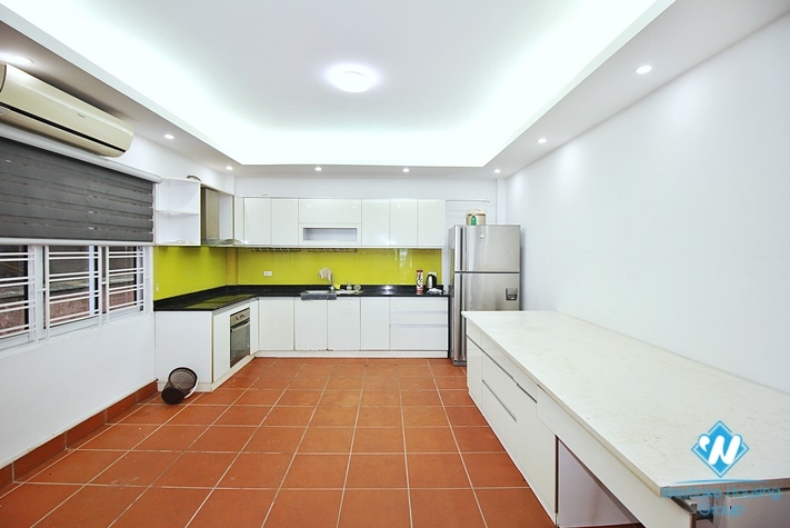 Lake view-House for rent in Tay Ho area