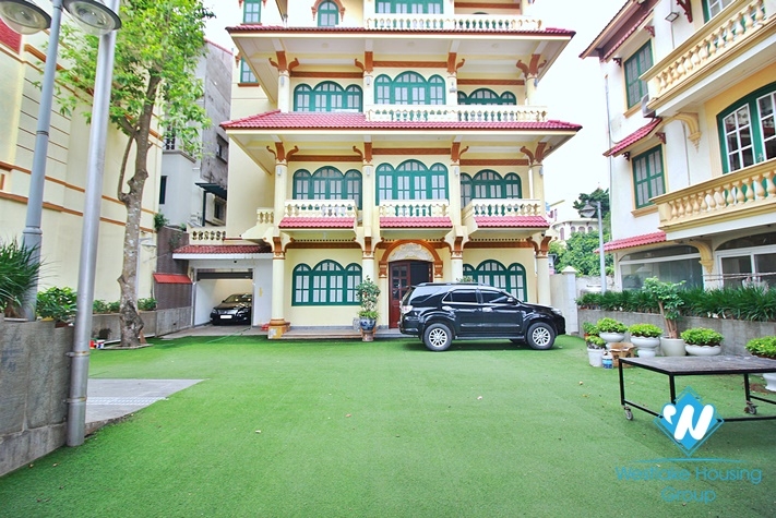 Spacious house with large courtyard for rent in Tay Ho area, Hanoi