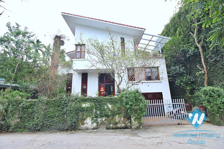 Green house with huge garden for rent in Tay Ho, Ha Noi