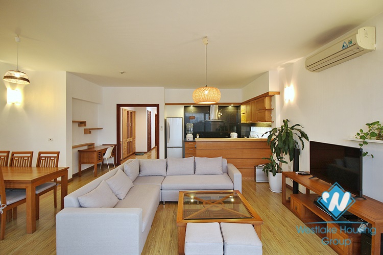 Lake view 2 beds apartment for rent in Tu Hoa street, Tay Ho