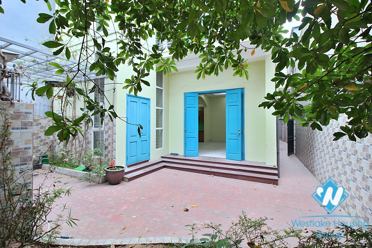 Unfurnished 3 beds house with big yard for rent in Lac Long Quan st, Tay Ho