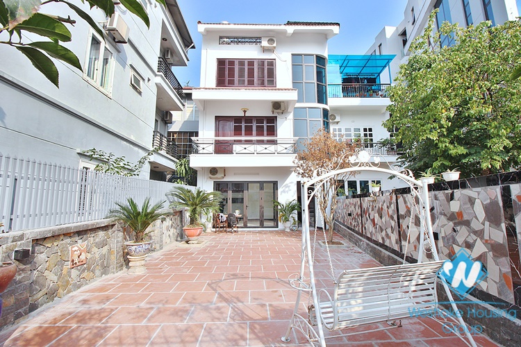Renovated 4 beds house with lake view for rent in Tu Hoa area, Tay Ho