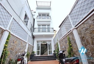 Unfurnished four bedrooms house for rent in Dang Thai Mai st, Tay Ho area