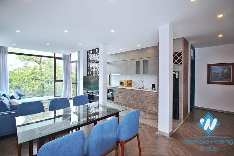 Lake-view two beds apartment for rent in Xuan Dieu, Tay Ho
