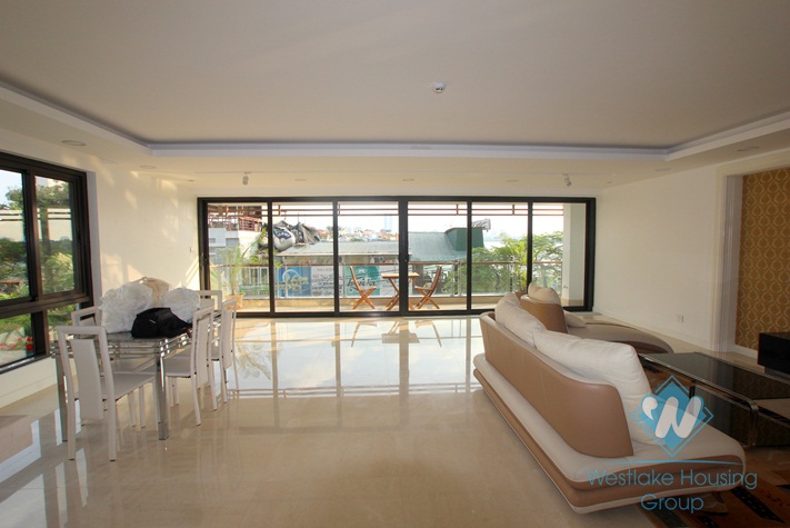 High class service apartment on the lake for rent in Tay Ho, Hanoi