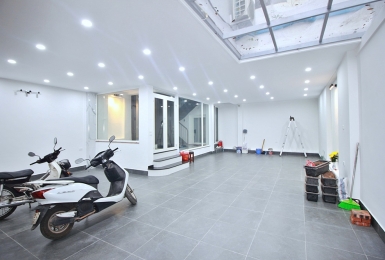 A spacious 5 bedroom house for rent in Tay ho, Hanoi
