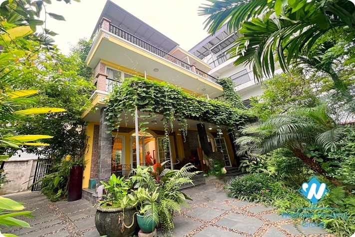 Garden house for rent with three bedrooms in Ngoc Thuy Long Bien, overlooking the River