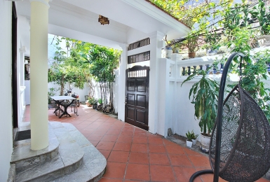 A lovely house 3 bedroom for rent on Tu Hoa st , Tay Ho district.
