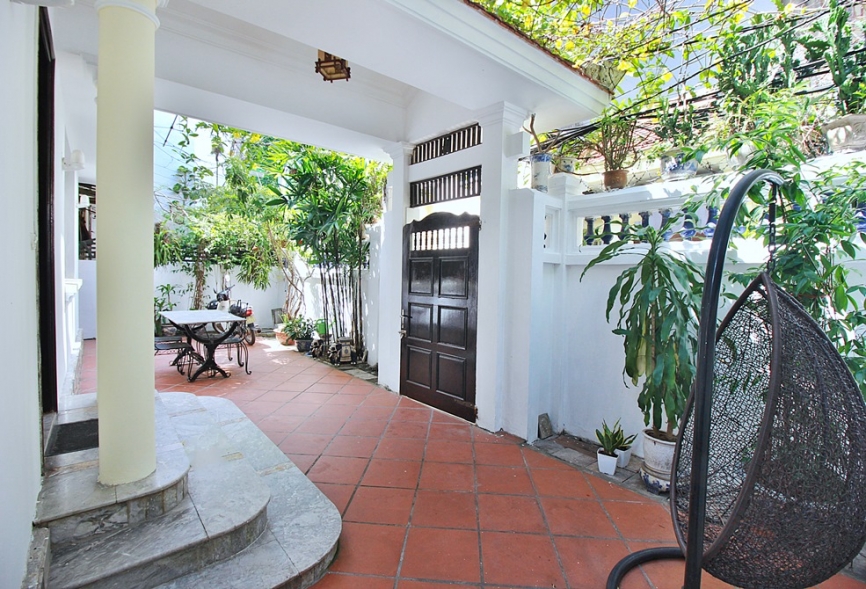 A lovely house 3 bedroom for rent on Tu Hoa st , Tay Ho district.