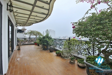 Spacious and lake view 3beds apartment for rent in Xuan Dieu, Tay Ho