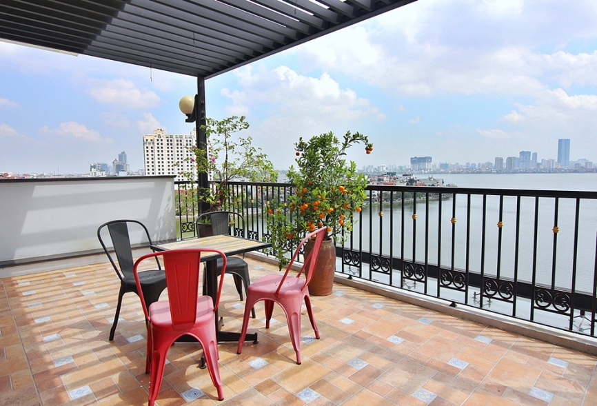 High-end apartment with lakeview in Tay Ho, Ha Noi for rent