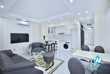 Renovated 2 beds apartment with lake view for rent in Xuan Dieu, Tay Ho