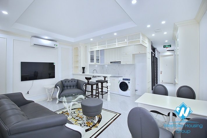 Renovated 2 beds apartment with lake view for rent in Xuan Dieu, Tay Ho